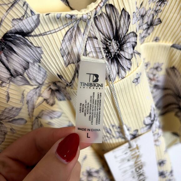 NWT Tinikikini Swim Wear Womens One-piece Swimsuit Size Large Pale Yellow - Picture 3 of 13